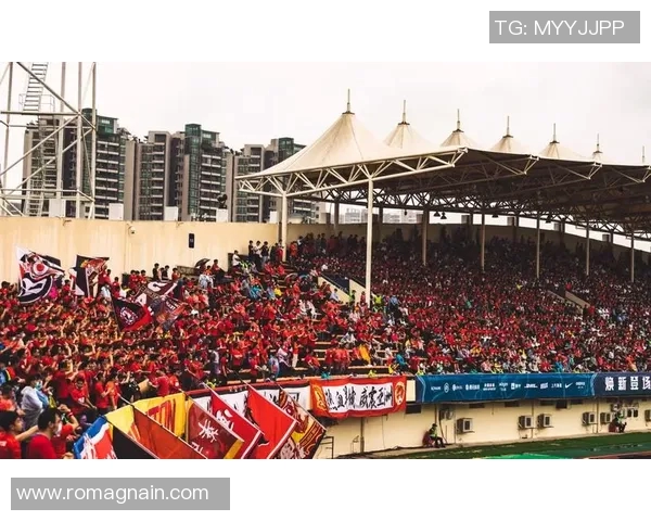 恒大与鲁能激战广东体育场球迷期待精彩对决与激情时刻